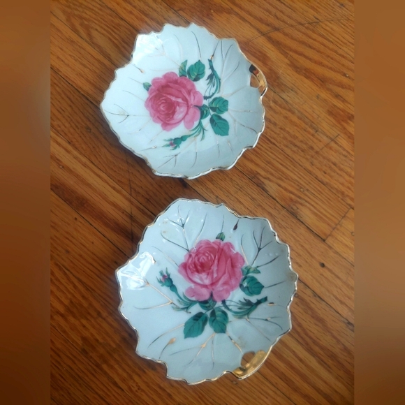 2 Pcs Vibrant Pink Floral TRINKET HOLDER Plate with Scalloped Edges ROSES - Picture 1 of 3